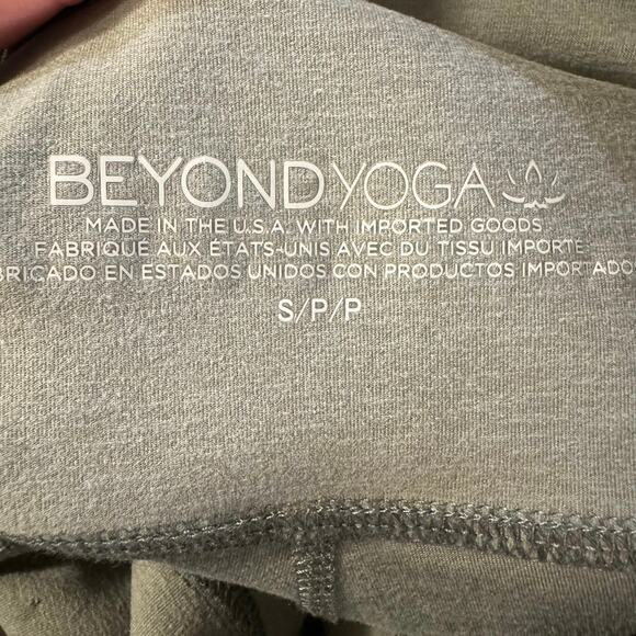 Beyond Yoga Spacedye Slim Racerback Cropped Tank and Legging Set SM Green - Picture 11 of 11